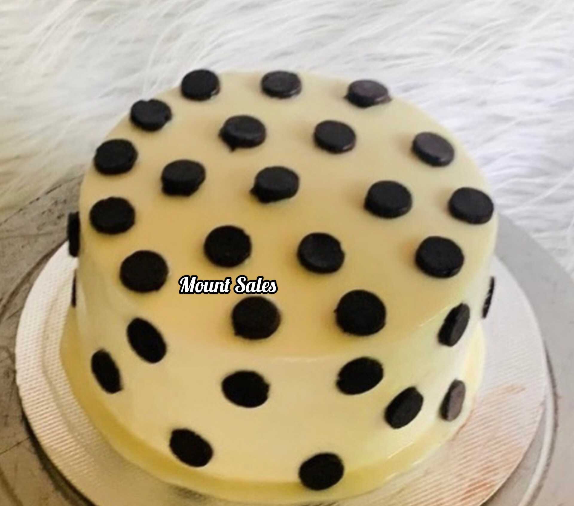 Premium RED N White Velvet Cake